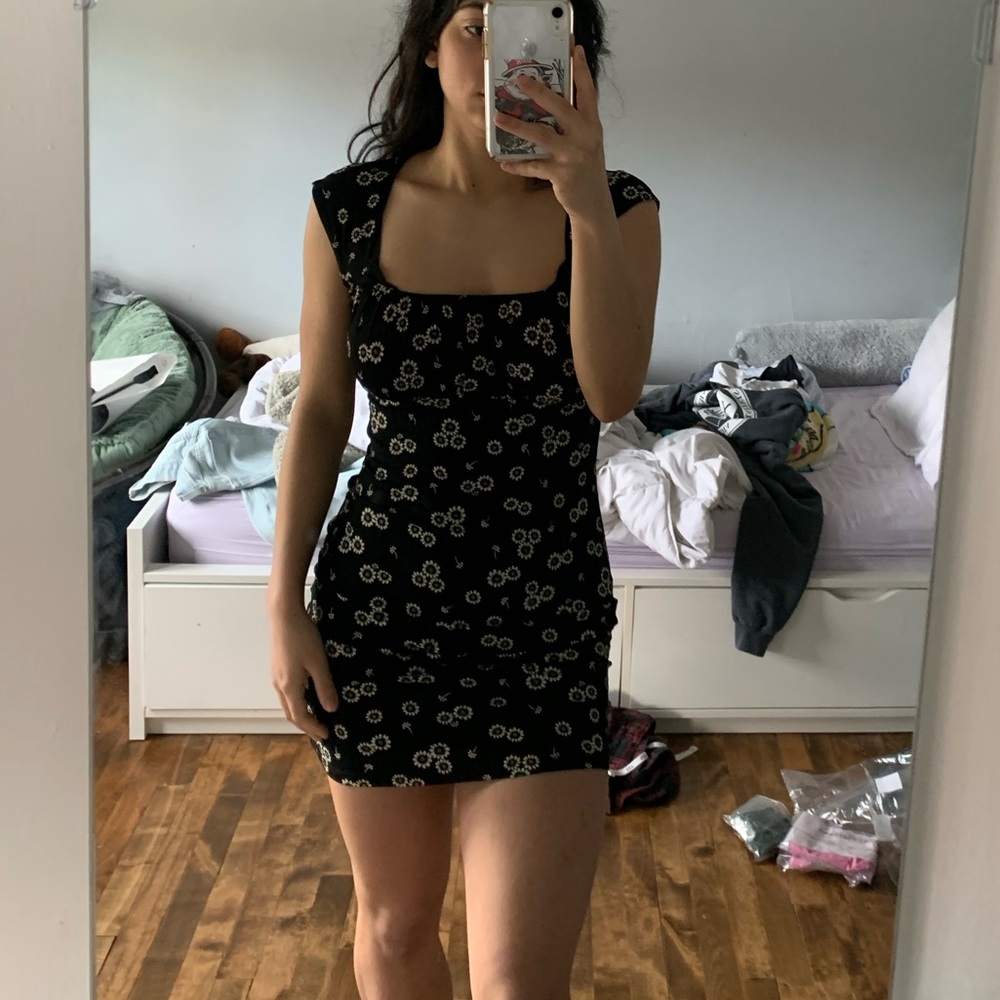Topshop Bodycon Floral Dress 🌼🖤